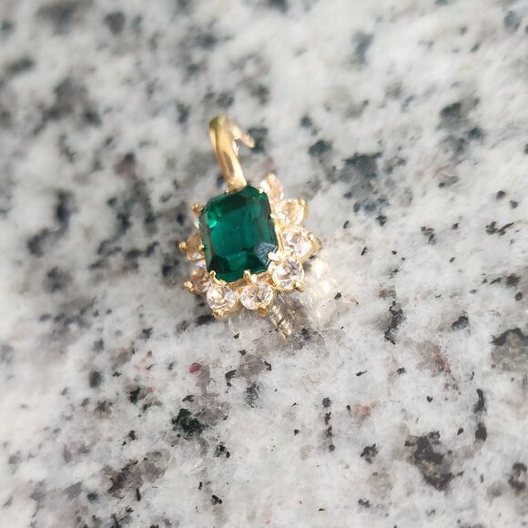 Gold Emerald & CZ Pendant-Needs Clasp Repair-Excellent-Pre-Loved Condition - Picture 5 of 10